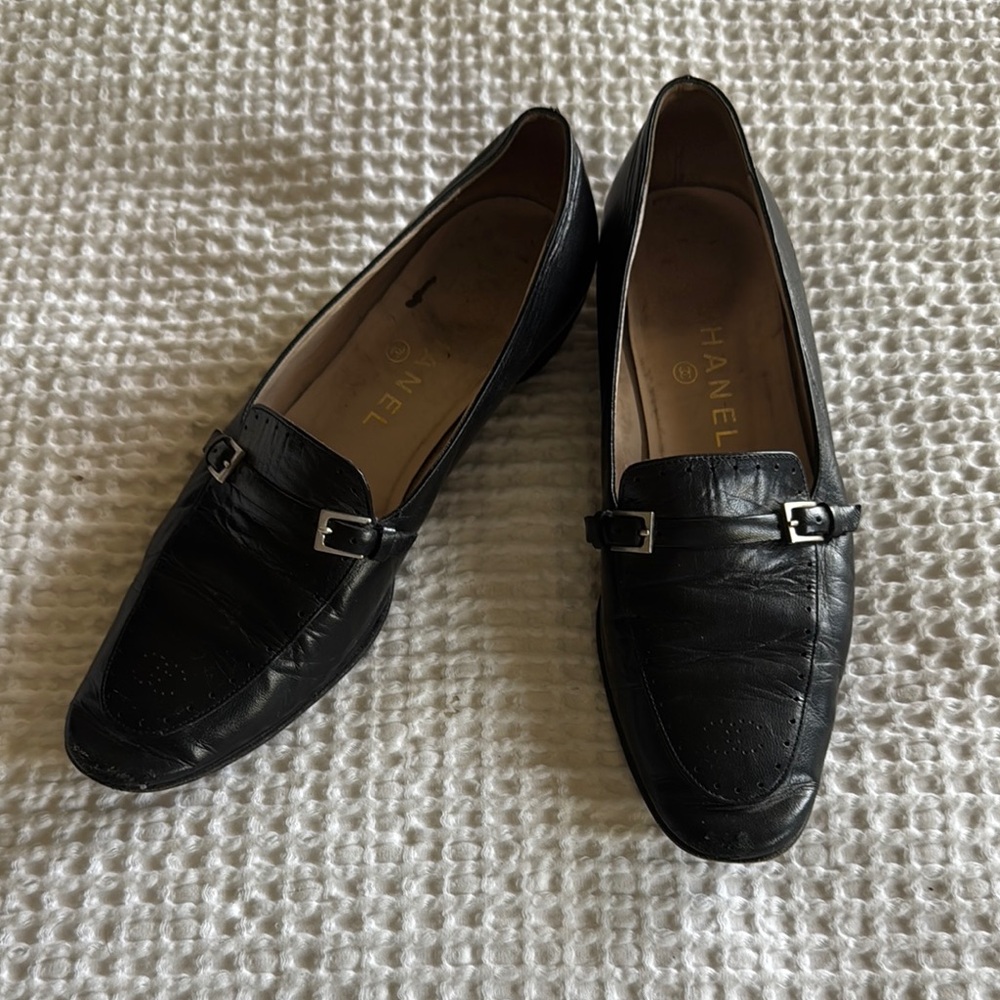 CHANEL Black Leather Loafers Flats - Picture 3 of 4